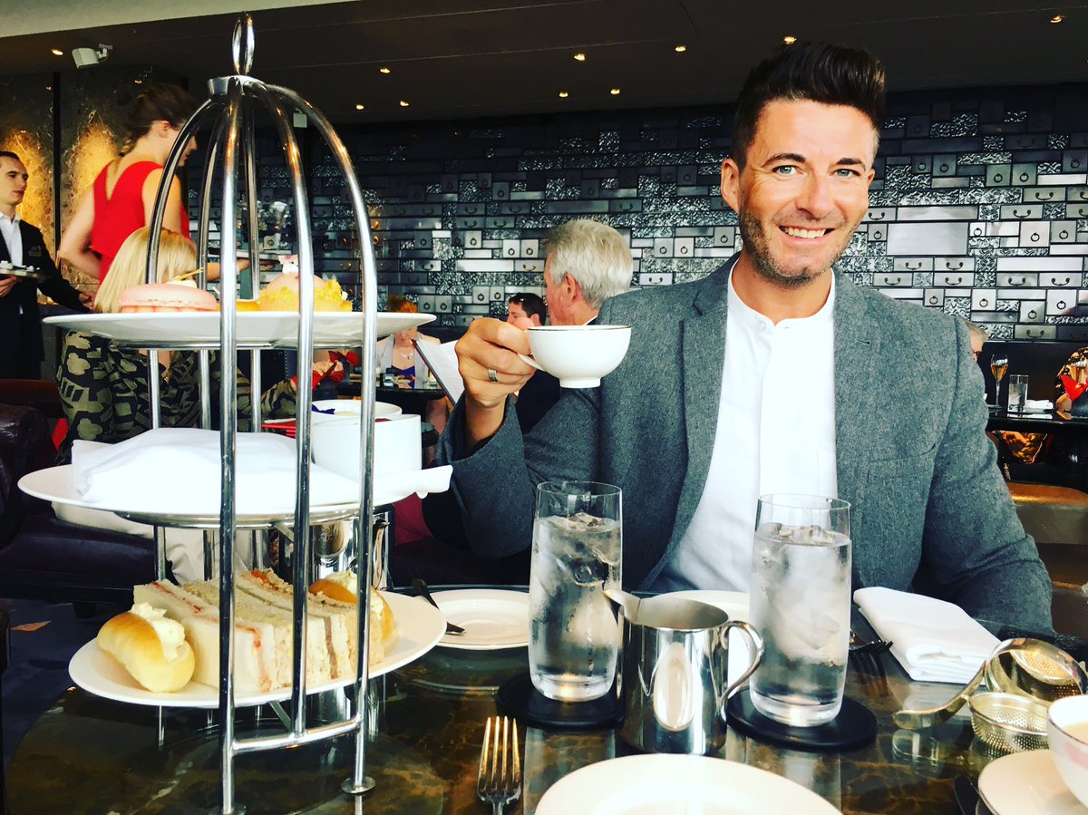 paulfullcircle's tweet photo. Nice one @ShangriLaShard - Had a fab time #afternoontea #shangrila #London https://t.co/oR48Ciru8V