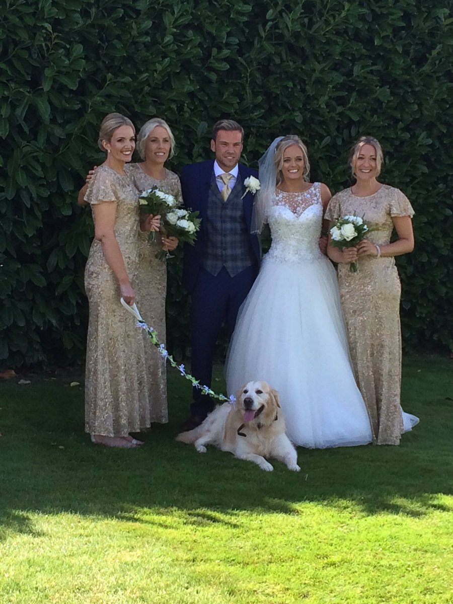 Huge congratulations to the happy couple Anna and Karl. It was an absolute pleasure to chaperone Arnie #starpawsatweddings 😊🌟🐾🐶💍💕