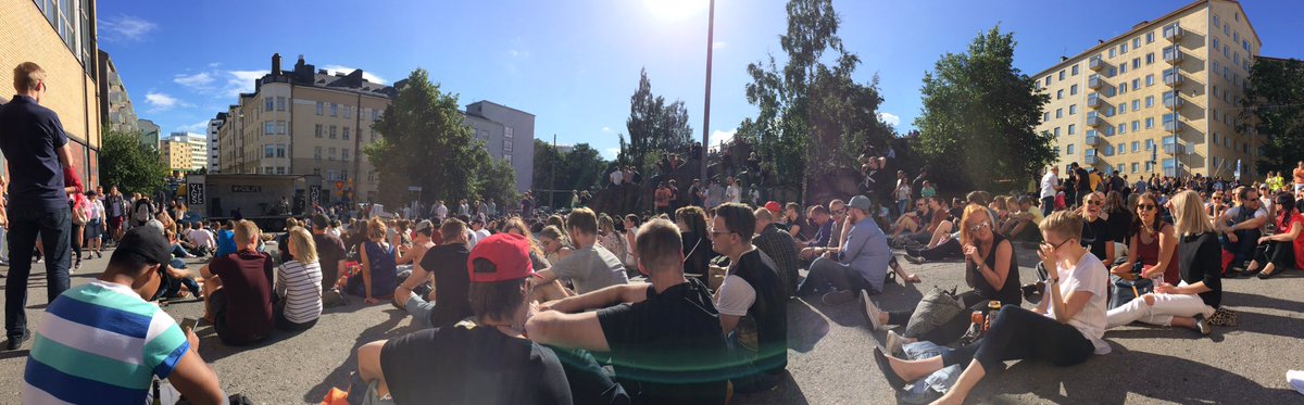 samuliruuskanen's tweet photo. #kbp2017 Hienosti meni. Pienet lavat olivat mielenkiintoisia. Kyllä Helsinki on kehittynyt nopeasti edistykselliseksi korttelikulttuurissa. https://t.co/k3t6OgNUKr