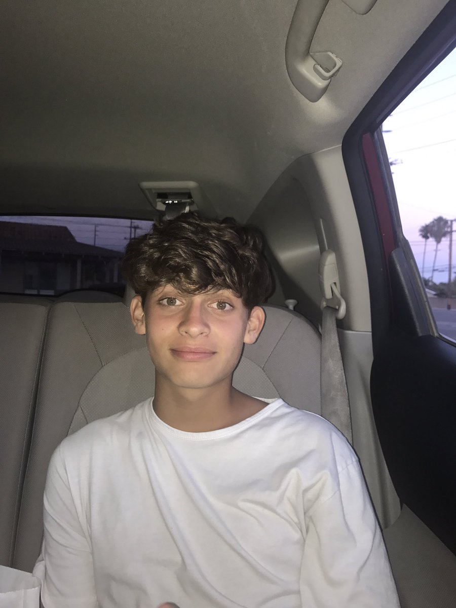 Lowkeyluigi's tweet photo. *when you did something wrong but your friend got in trouble* https://t.co/Q64Um93KqV