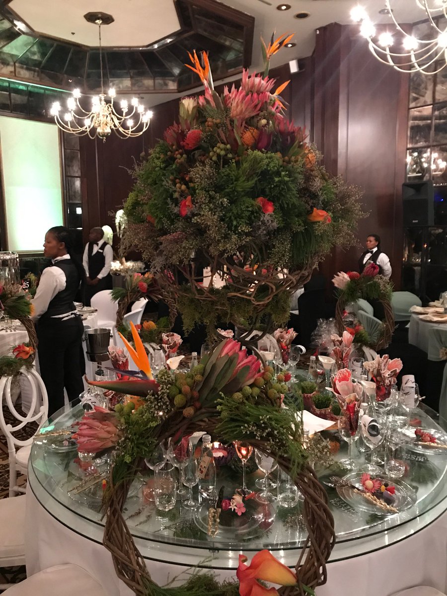 GMTheTableBay's tweet photo. Our gorgeous table representing our rich Cape Floral kingdom @TableBayHotelSA #InterHotelChallenge https://t.co/NnaWl6Ve33