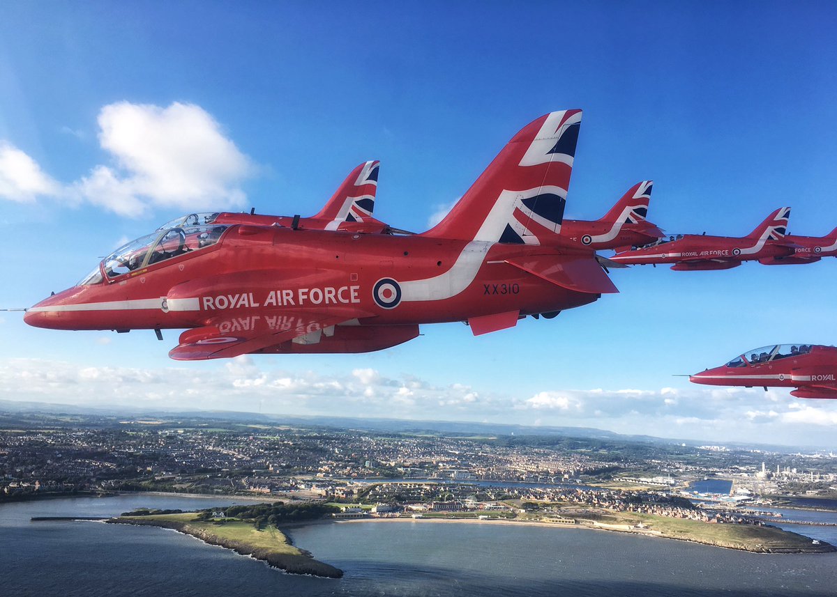 MikeLingPilot's tweet photo. Gooooood evening Barry Island! We'll see you for a display at midday tomorrow. Please please let the weather be good this year! #barryisland https://t.co/xDelABPlcp