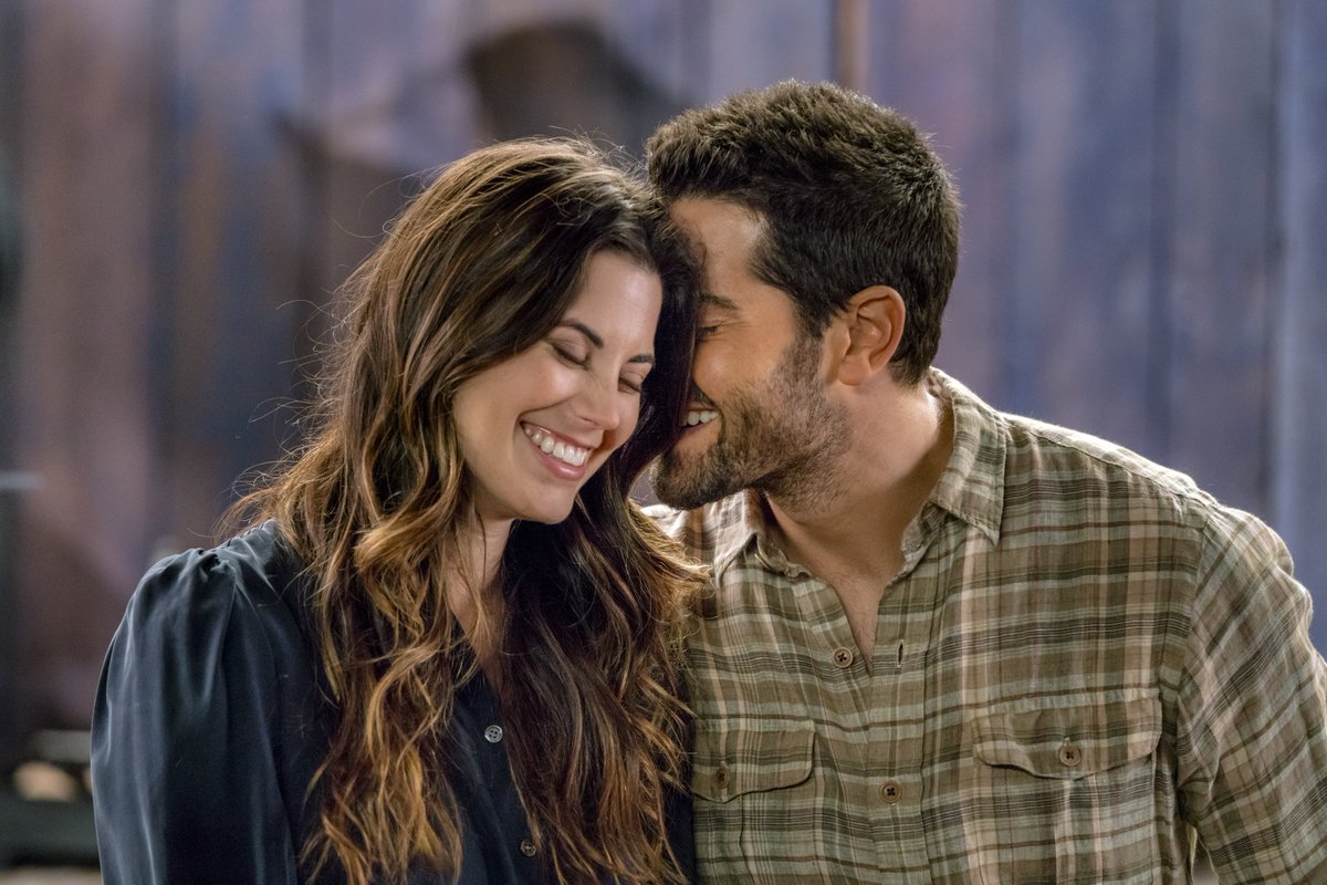 Meghan Ory France tweet media