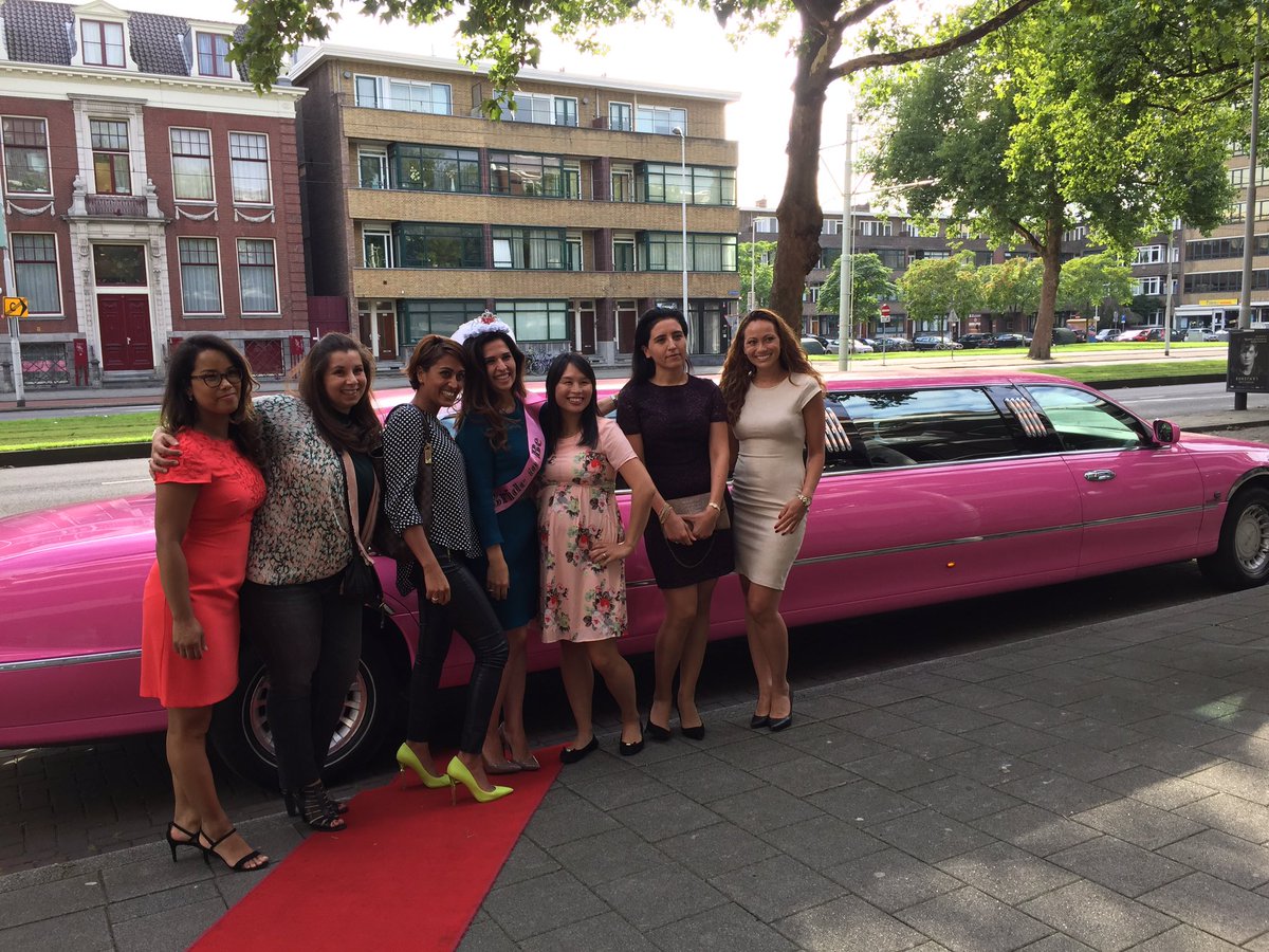 Limonodignl's tweet photo. #vrijgezellenfeest in #Rotterdam naar #FoodLab met de #rozelimo @RotterdamEnO @foodlabsh https://t.co/14PmscI7WX