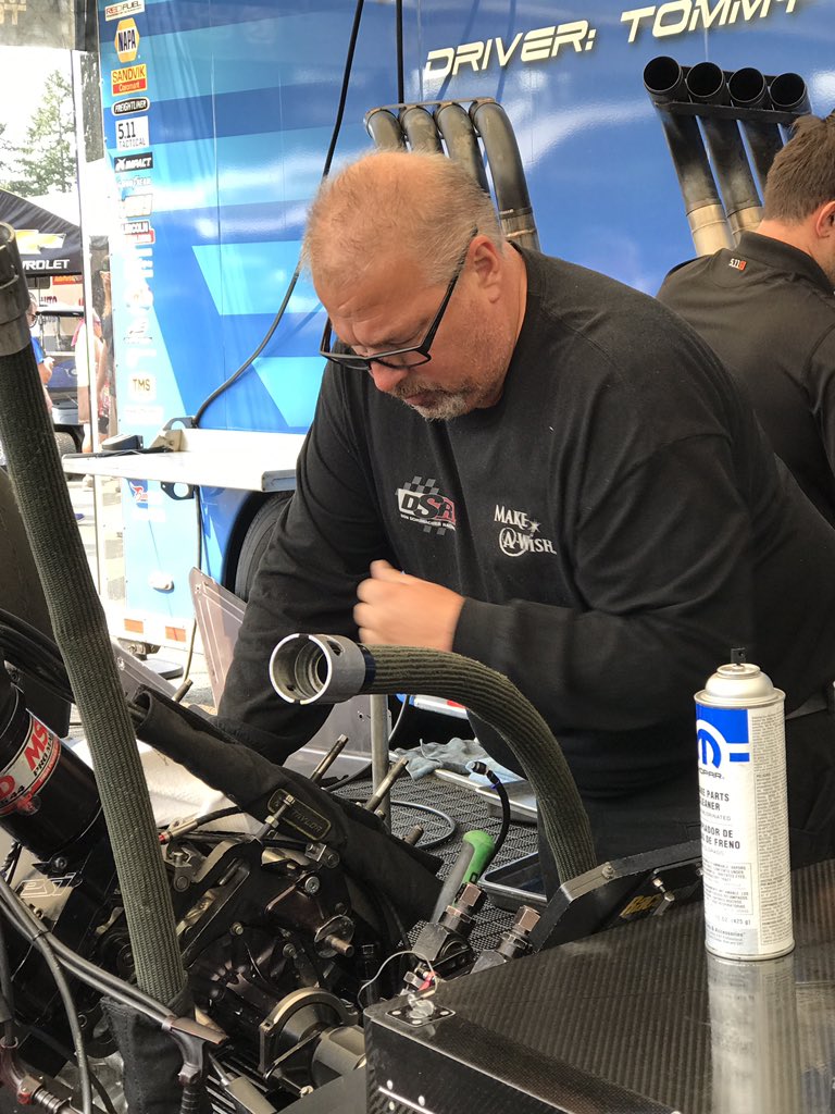 TommyJohnson_Jr's tweet image. The @MakeAWish guys are getting their Funny Car tuned up for Q3. #NHRAonFOX #NorthwestNats