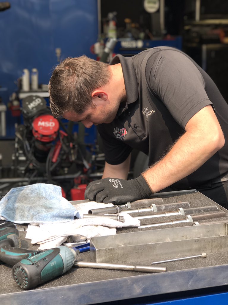 TommyJohnson_Jr's tweet image. The @MakeAWish guys are getting their Funny Car tuned up for Q3. #NHRAonFOX #NorthwestNats