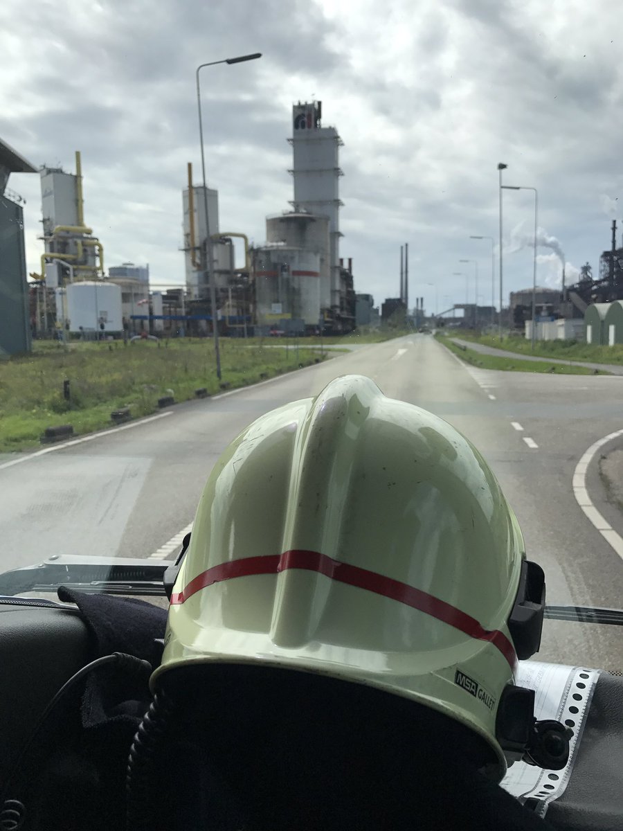 Peekvanbeek's tweet photo. #zaterdagmiddag #bezigheid #tatasteel #terugweg #brandweer https://t.co/8yyhH5JNJT