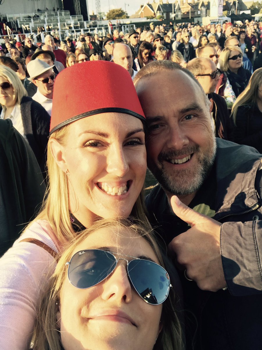 lisamariew's tweet photo. #lythamfestival family time!! https://t.co/s8bVmVuFmA