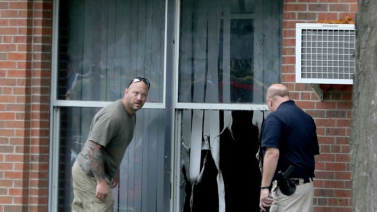 FBI investigates blast at mosque after pickup truck speeds away  bit.ly/2whlgqv https://t.co/fQmuONxML9