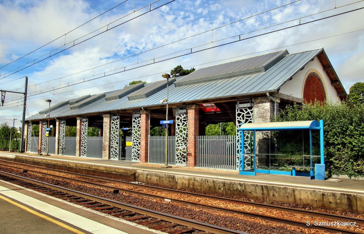 VeniseInLove's tweet image. @SNCF @ChartresTrafic @RCValdeLoire @TERCentreTrafic #SNCF #TRAIN #TER #photoSNCF
Gare d'Epernon