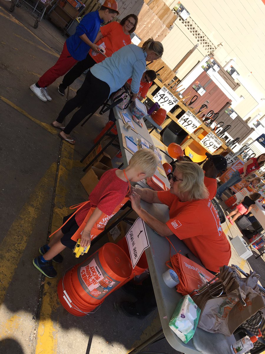 ASDS_2505's tweet photo. #20Years Going strong ! Had a great time today with our #KidsWorkshop https://t.co/OwqK8hh4LY