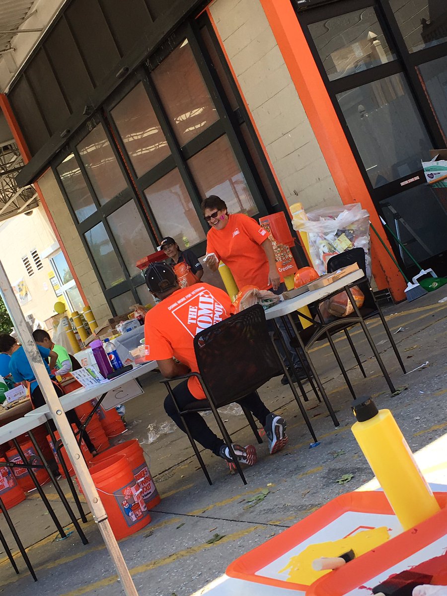 ASDS_2505's tweet photo. #20Years Going strong ! Had a great time today with our #KidsWorkshop https://t.co/OwqK8hh4LY