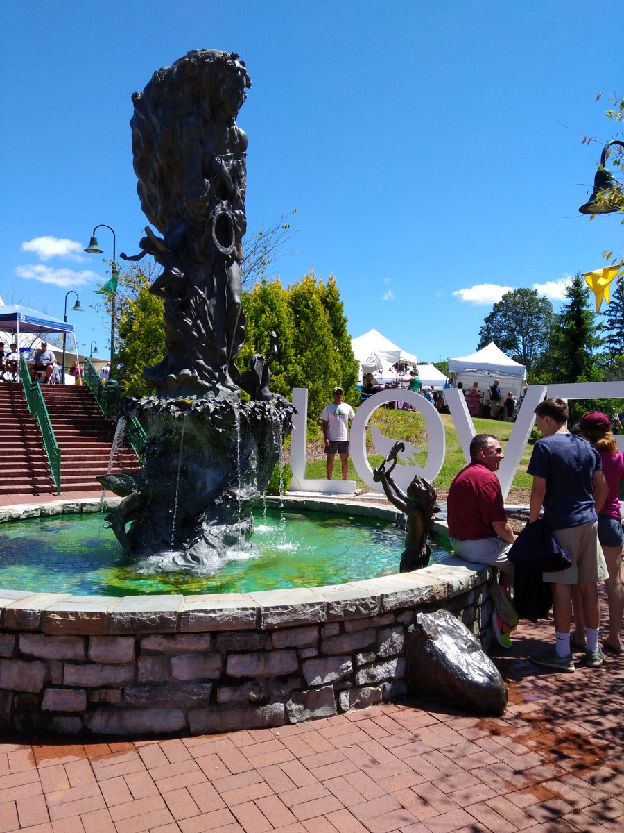fire4bristol's tweet photo. Virginia Highlands Festival, a summer tradition. #bristol #craftshopping& inspiring https://t.co/XyoHq7ykoM