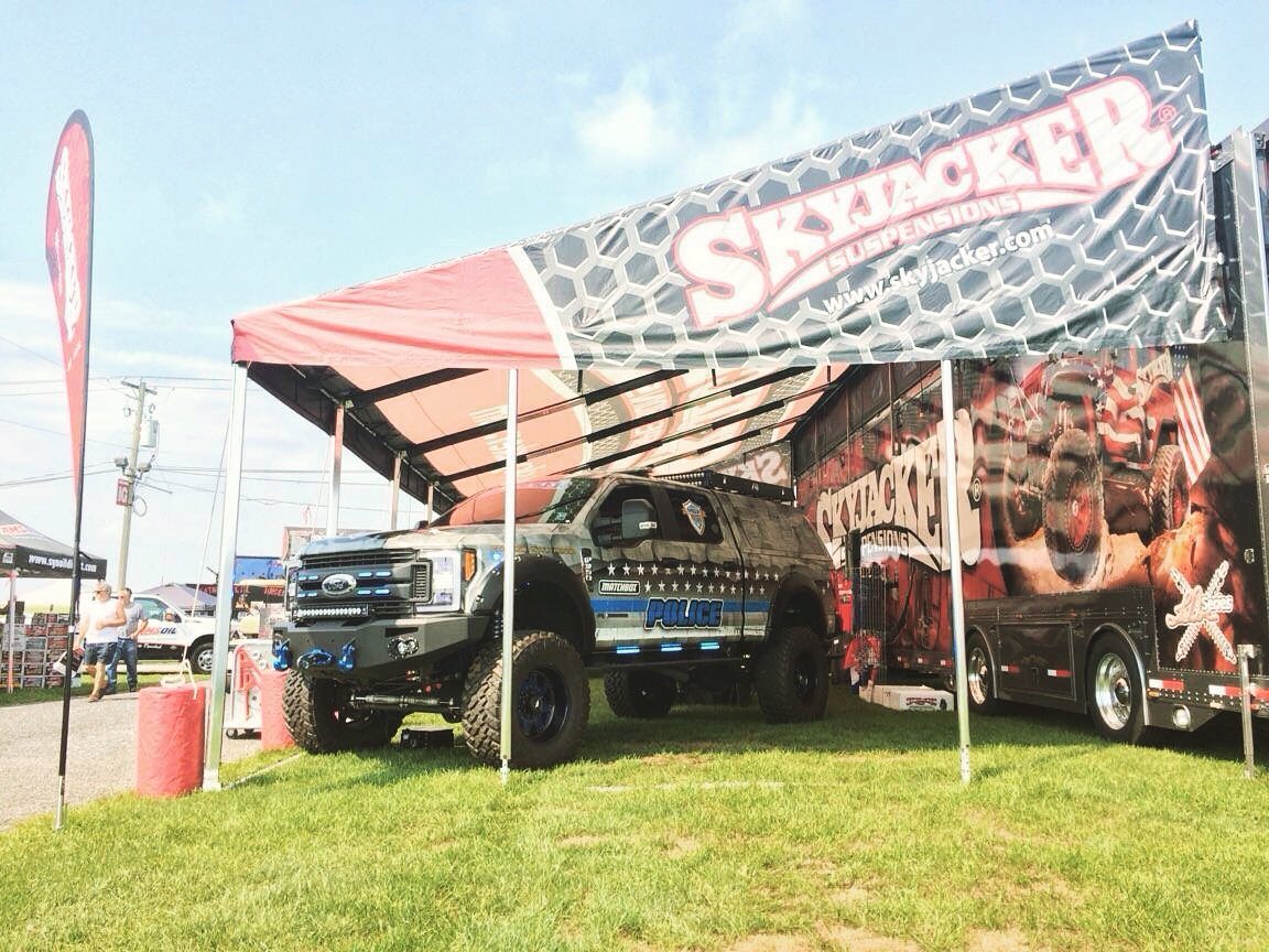 Skyjacker's tweet photo. Come out to the Carlisle Truck Nationals from 7am to 6pm!
#skyjacker #carisletrucknationals #ford #fordsema #MBX350 #Saturday #tshirts #caps https://t.co/a8L0SiA6NL
