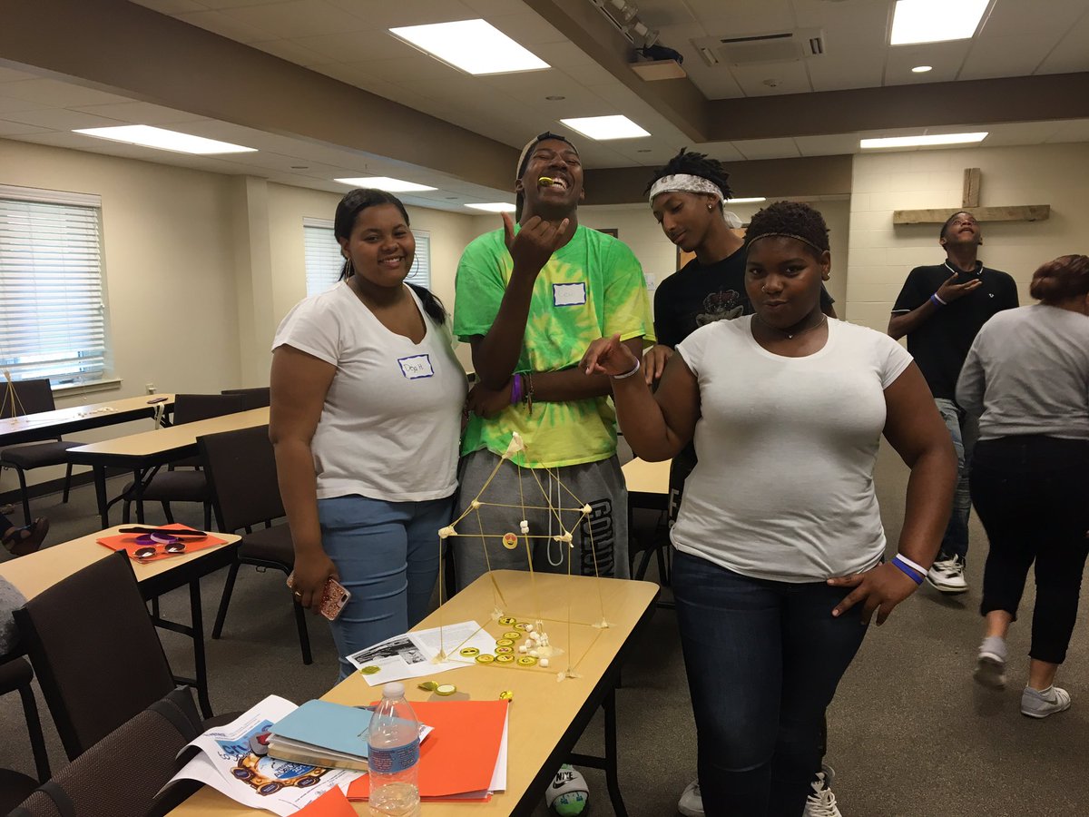LeaderSpark1's tweet photo. 20 spaghetti noodles &amp; 40 marshmallows later... 

Our winning team &amp; their architectural wonder "Safe House!"
#IGNITE2017 https://t.co/2Hcu75fCCP