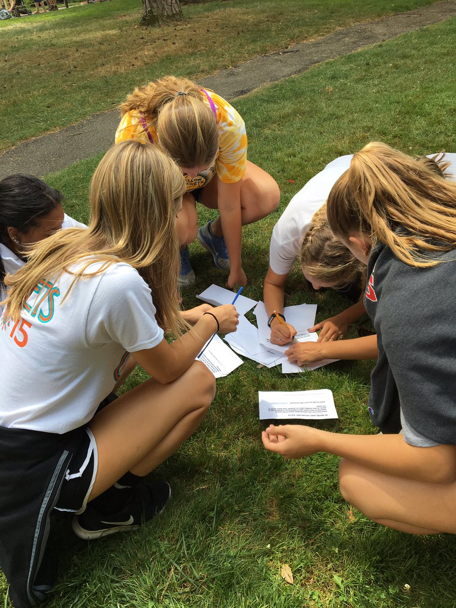 PHSVarsityVball's tweet photo. The AMAZING JACKET RACE through the zoo! #Minute2WinIt #ZooWorkout #TeamDay https://t.co/634RY2HUdX