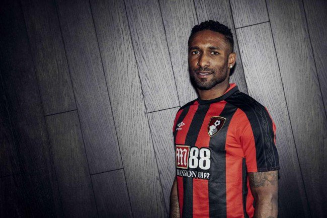 ChristianVqro's tweet photo. @LrgLuis94 se estrena en FutBrit analizando el mercado de fichajes de la Premier League.
 https://t.co/zj5hnaLaOa https://t.co/hf4xQCQxlQ
