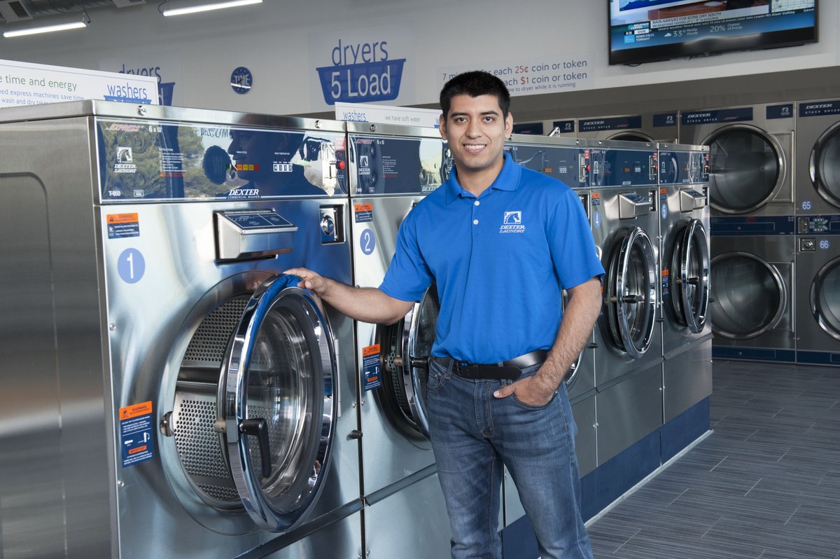 1CleanLaundry's tweet photo. Large Triple-load washers. Big loads, large items, not a problem. You can get the 3 loads done for $3.75. #ItsAboutTime #1CleanLaundry https://t.co/Yk7OFfqsCz