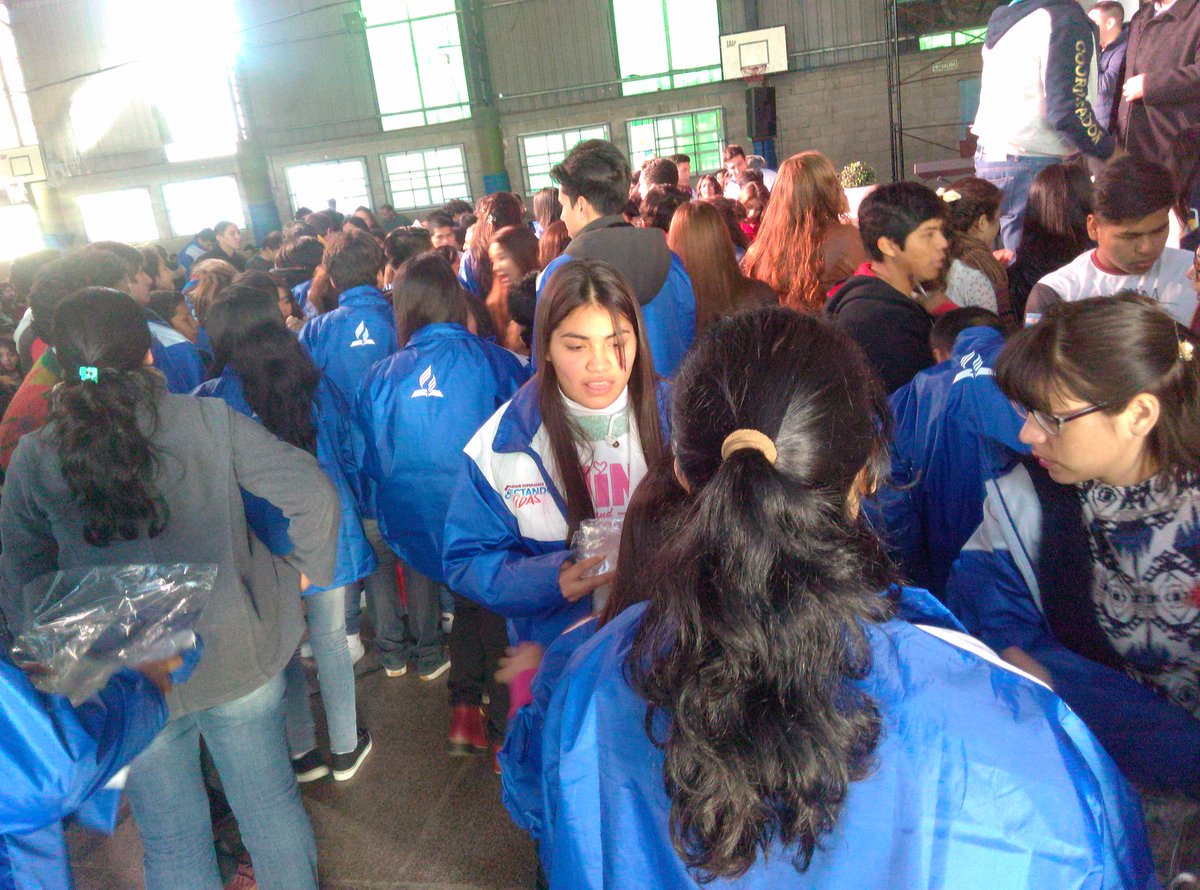AdventistasABo's tweet photo. La juventud de Buenos Aires también está comprometida y #ConetandoVidas a través de los Grupos Pequeños. Ellos son una #Generacion148 https://t.co/OdecnwaZcd