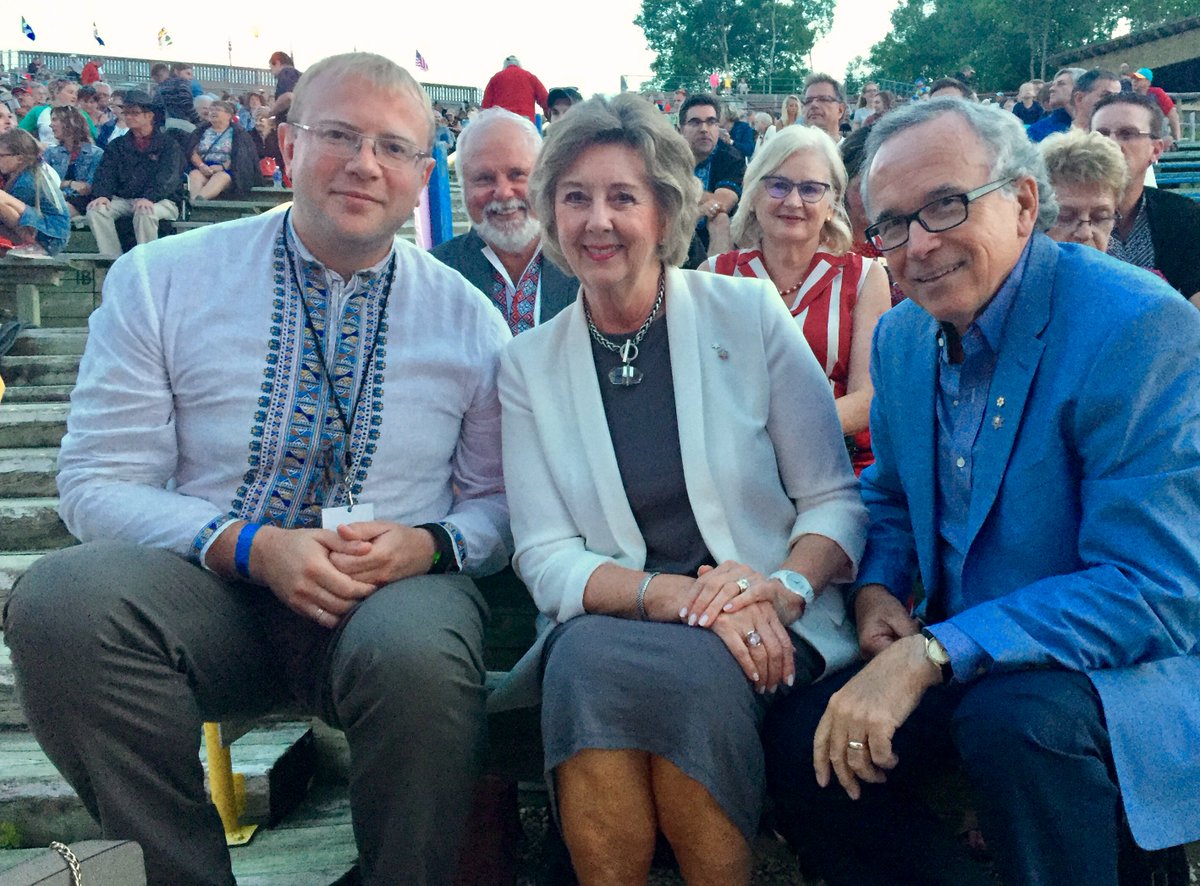 AShevch's tweet photo. З лейтенант-губернаторкою Манітоби Janice Filmon та екс-прем'єром провінції Gary Filmon. У Манітобі 15% населення мають українське коріння https://t.co/uSnCYJvhsM