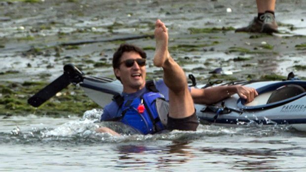 CTVNews's tweet photo. Trudeau takes spill into ocean while getting into kayak near Vancouver Island https://t.co/CcrvUCTtJu https://t.co/XdYoeXwhVt
