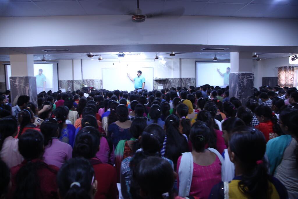 parimal2016's tweet photo. #icsinstitute educating youth empowering india https://t.co/S64k1ZaLbE