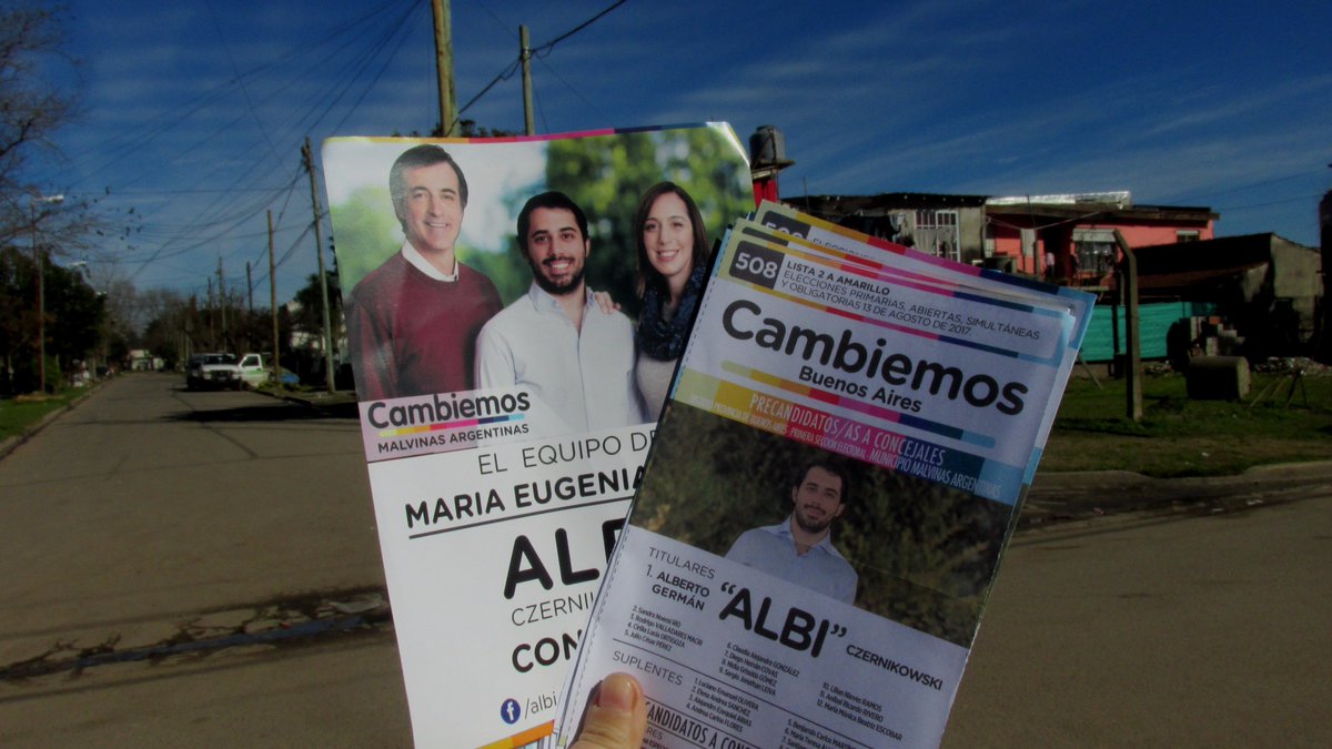 Romagarr's tweet photo. #CambiandoJuntos #TimbreoNacional en #MalvinasArgentinas junto a @AlbiCZ y @LMacacha https://t.co/rjQNIPQSfU