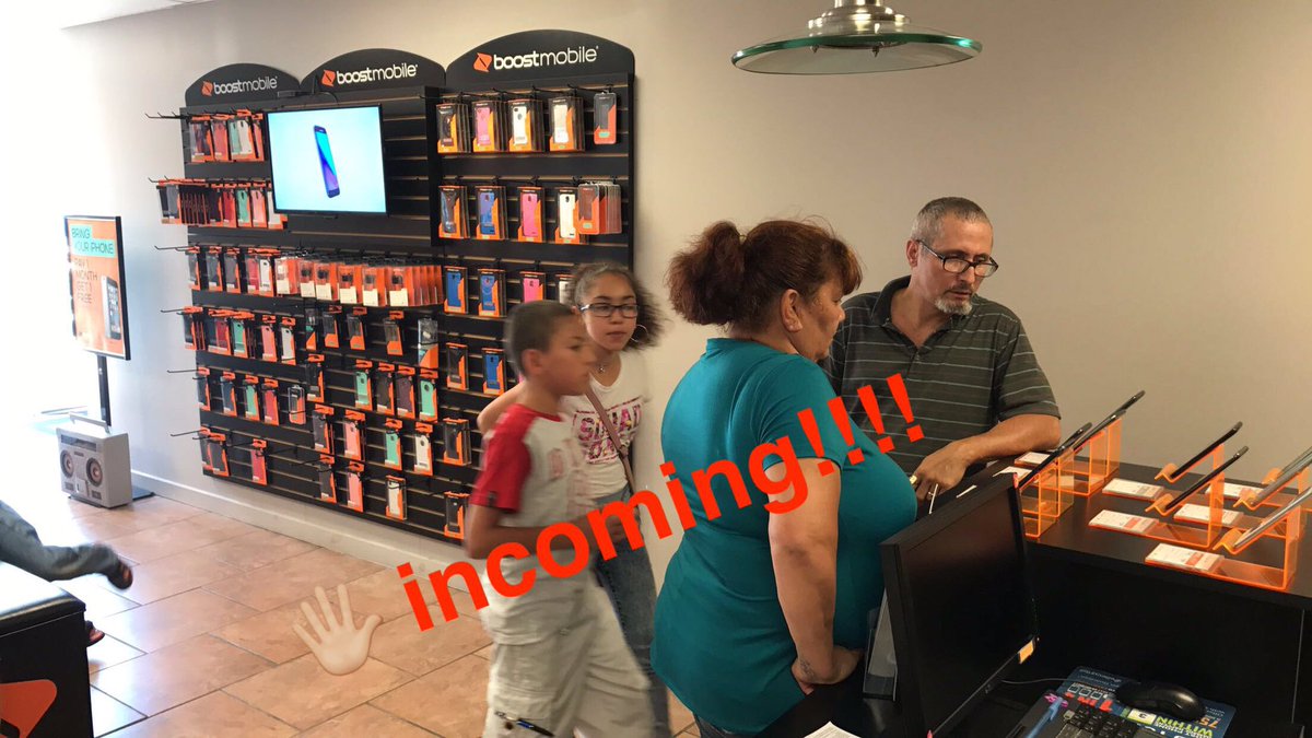 vtruongcao's tweet photo. Yo #TMobile how's yo Saturday going?! 🖐🏼🆕🔥🛍📲 #SwitchHappens #VIP #FlipOffTMobile #FamilyMatters #WeekendWarrior @SMcgowan763 @JayMiglionico https://t.co/APYxOZWmKF