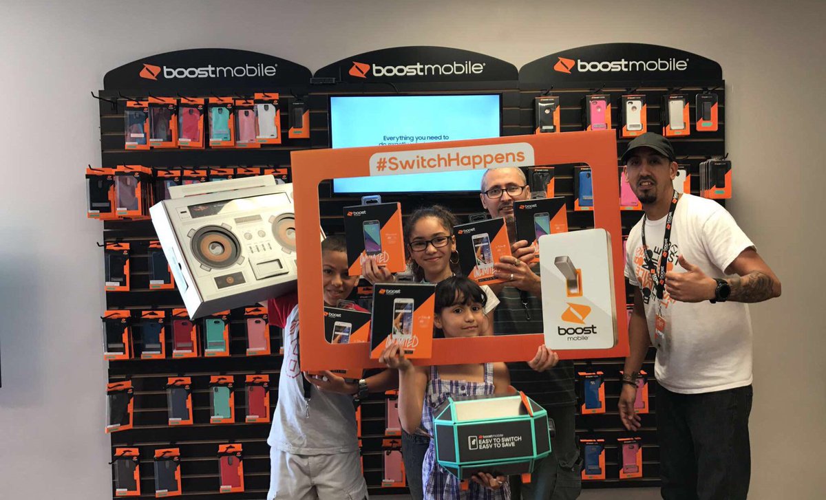 vtruongcao's tweet photo. Yo #TMobile how's yo Saturday going?! 🖐🏼🆕🔥🛍📲 #SwitchHappens #VIP #FlipOffTMobile #FamilyMatters #WeekendWarrior @SMcgowan763 @JayMiglionico https://t.co/APYxOZWmKF