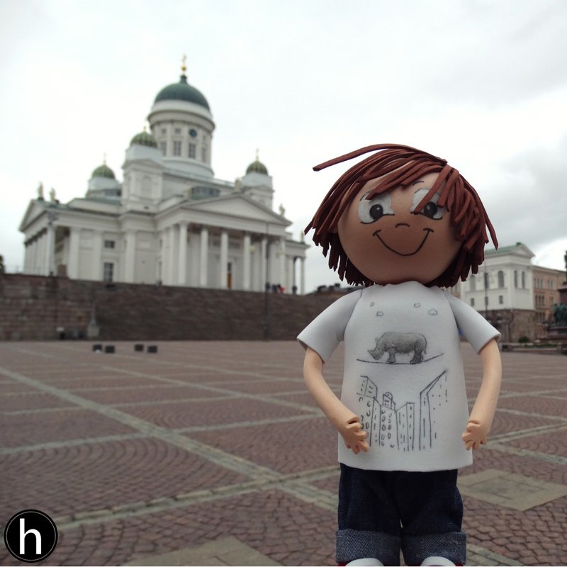 humanology_'s tweet photo. ¡Qué frío hace en #Helsinki! Quizá me resfríe solo con esta camiseta, pero ¡no me la pienso quitar! 😎 #camiseta #RhinoCare  #plazadelsenado https://t.co/UxLE552Nak