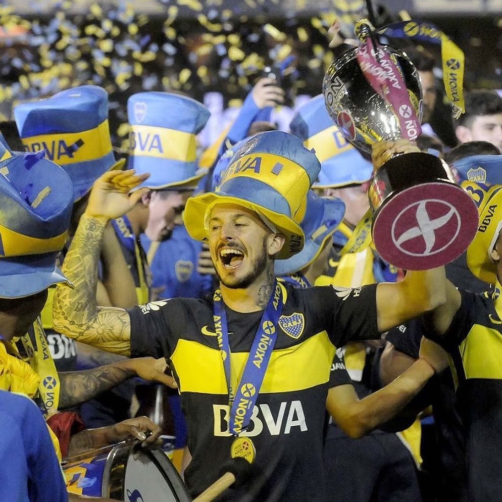 PlanetaBoca's tweet photo. JUEGA CON EL CORAZÓN. #Benedetto, un hincha más dentro de la cancha. ¡Vamos, goleador! #Boca #PlanetaBoca https://t.co/ELMUMnRmWw https://t.co/VQchwrR9gO