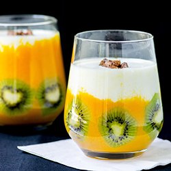 QuofMyKitchen's tweet photo. Apricot Ginger Turmeric #Smoothie - #AD - A beautiful, nutritious smoothie you can make in 5 minutes! @LibbysTable https://t.co/kLMXJH4Wik https://t.co/vI71GiZmoV