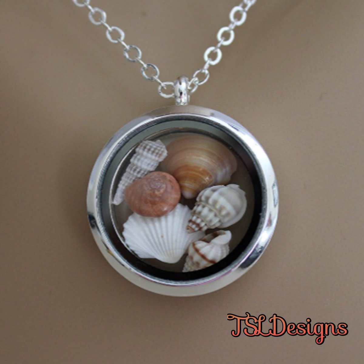 bythebeach1214's tweet photo. #Seashell #FloatingLocket Necklace https://t.co/LS64yx0vvR #locket #Pendant #handmadejewelry #handmade #handcraftedjewelry #amazonhandmade https://t.co/xgaMRjUdI5