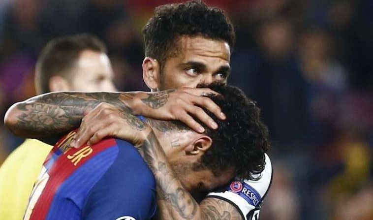 clappingmedia's tweet photo. Alves: "Neymar savait que je voulais quitter la Juve, c'est lui qui m'a conseillé de signer au PSG." https://t.co/gxjHqtp40S