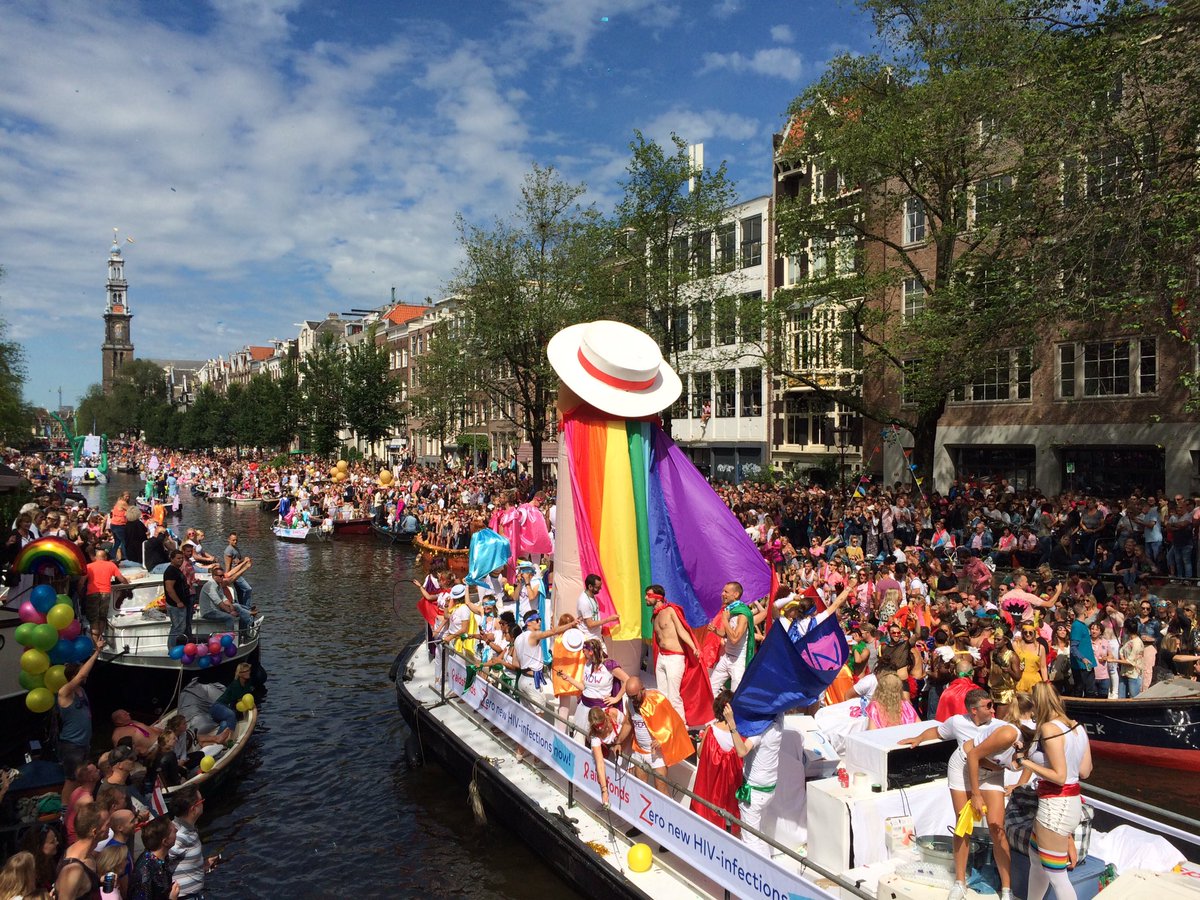vaquitamou's tweet photo. #prideamsterdam #amsterdampride #westertoren #amsterdamcanals #gaypride #pinkpride #pridehat #aidsfonds #Amsterdam https://t.co/QaOwAy7XJT