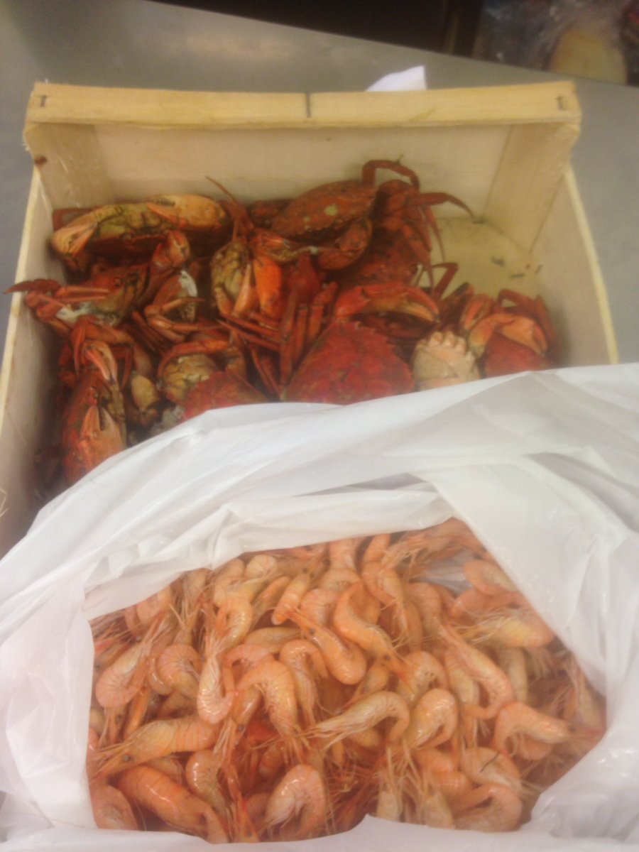 Local shore crab and prawns #Anglesey #seafood #love <a href="/mjwhitefish/">m.j.whitefishmongers</a>