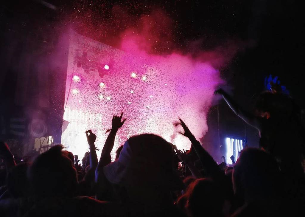 luisgouveiaaa's tweet photo. Martin Garrix just made our minds explode.
Two words:
FUCKING
AMAZING
#msw2017 #meosudoeste https://t.co/StP9uR7Yh5 https://t.co/yYp4PehdMc