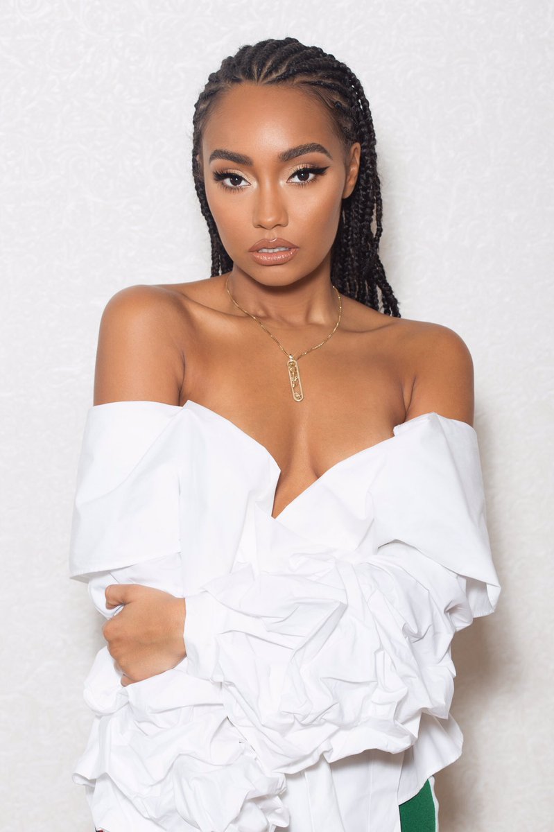 LittleMix's tweet photo. That LA beauty light 🙈😍x leigh https://t.co/C7DftMIeqt
