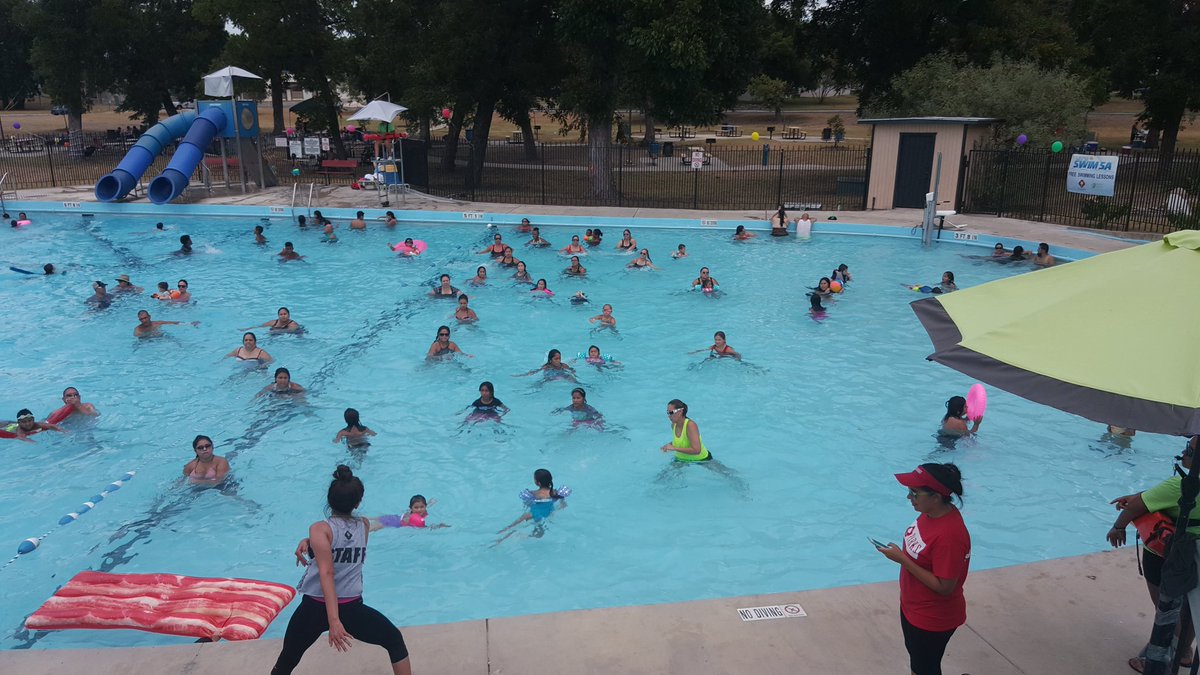 ellesee87's tweet photo. Having fun at #SplashBash 💦 doing some #AquaZumba at #RooseveltPool!! Thank you @SAParksandRec for hosting a fun event!!! https://t.co/mFpMBmXVH8