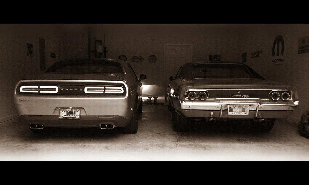 CharlieMarzec's tweet photo. Does it get any better than this? Modern and classic @OfficialMOPAR muscle! https://t.co/Qixr7hX8Fh