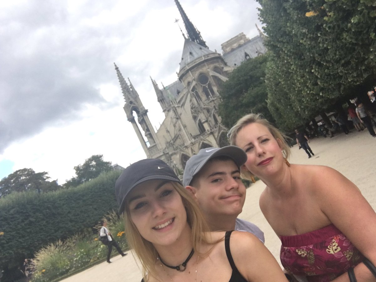 MinnsAmanda's tweet photo. @ndpofficiel @MuseeLouvre @lesacre_coeur few of the many amazing places we visited. We ❤️ Paris x #Holiday #Paris #CityOfDreams @beckkyyym https://t.co/ofZO5St1Mu