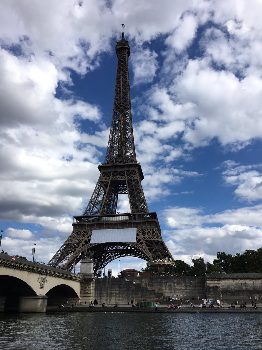 MinnsAmanda's tweet photo. @ndpofficiel @MuseeLouvre @lesacre_coeur few of the many amazing places we visited. We ❤️ Paris x #Holiday #Paris #CityOfDreams @beckkyyym https://t.co/ofZO5St1Mu