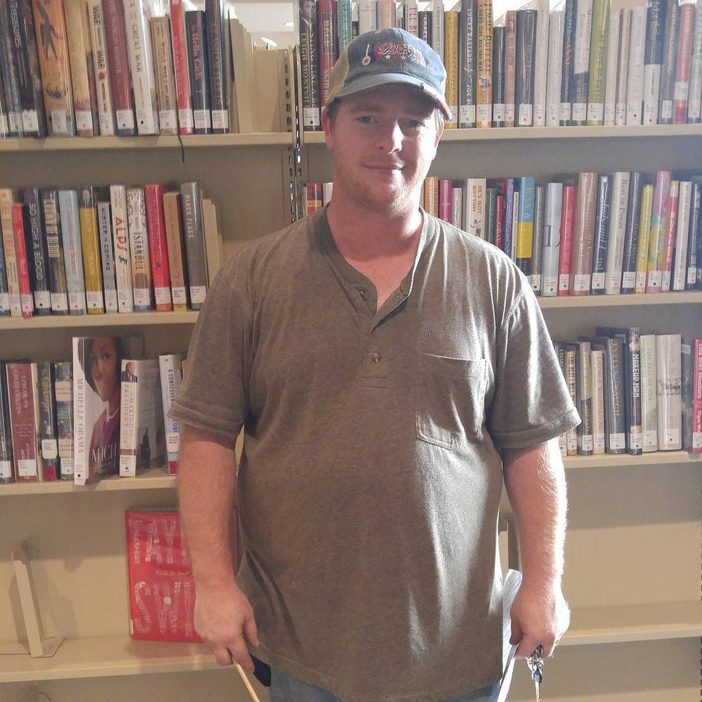 Andersonsclib's tweet photo. A book #shelfie for the #ec32017 Bingo! https://t.co/ynGFUqL0tv