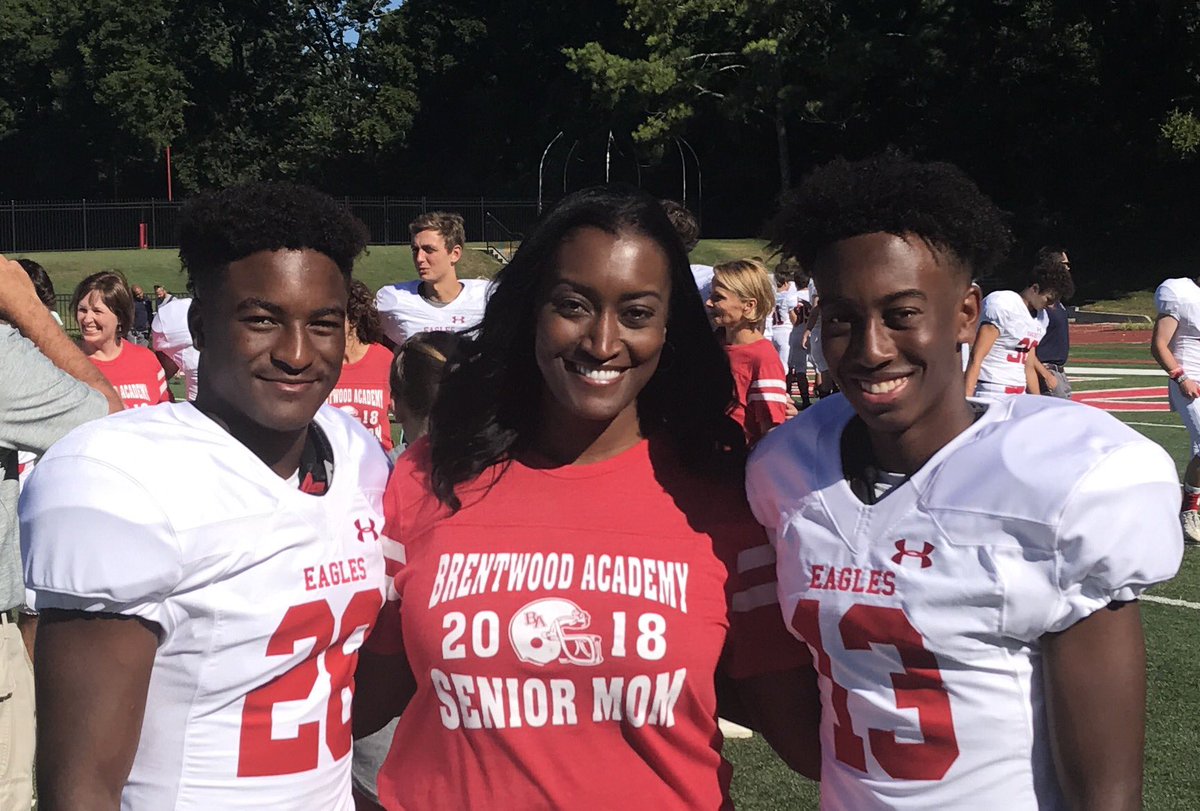 marlenagross_'s tweet photo. It's 🏈time! Perfect weather for football pics with my two #❤️beats @haydent18 @Collin_Taylor13 
#BAeagles 
#legacy #back2back🏆🏈 https://t.co/O7VjO8CTuB