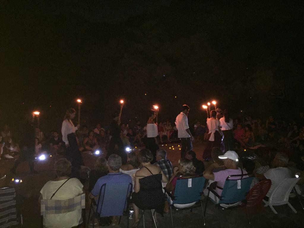 Hoy clausuramos el II Festival de Teatro Histórico Ciudad de #Cartagena junto a <a href="/CCDHCartagena/">CCDH</a> en Cala Cortina (Bodas de Sangre) 🎭