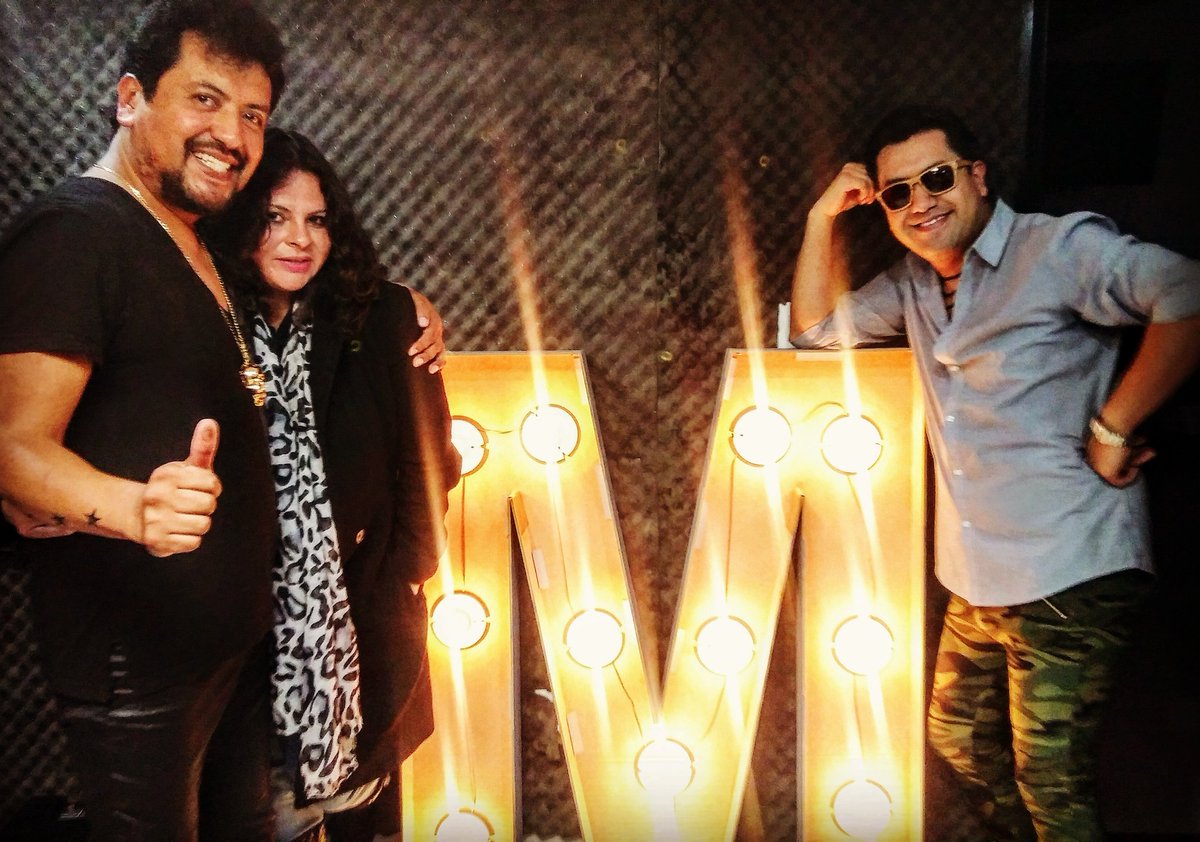 CadenaRadioMx's tweet photo. Tuvimos la visita en #cabina de nuestros amigos #LosMezcaleros
En el programa #CadenaPop #Sessionlive #MusicBand #Indie https://t.co/QjctVsSTBH