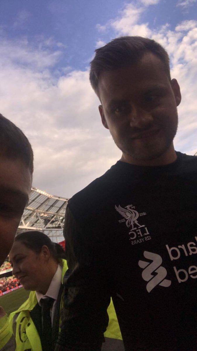 DylanORourke1's tweet photo. Get you a man that looks at you like @SMignolet looks at my brother 😂😂😂 #lfc https://t.co/V2HyUMvPYS
