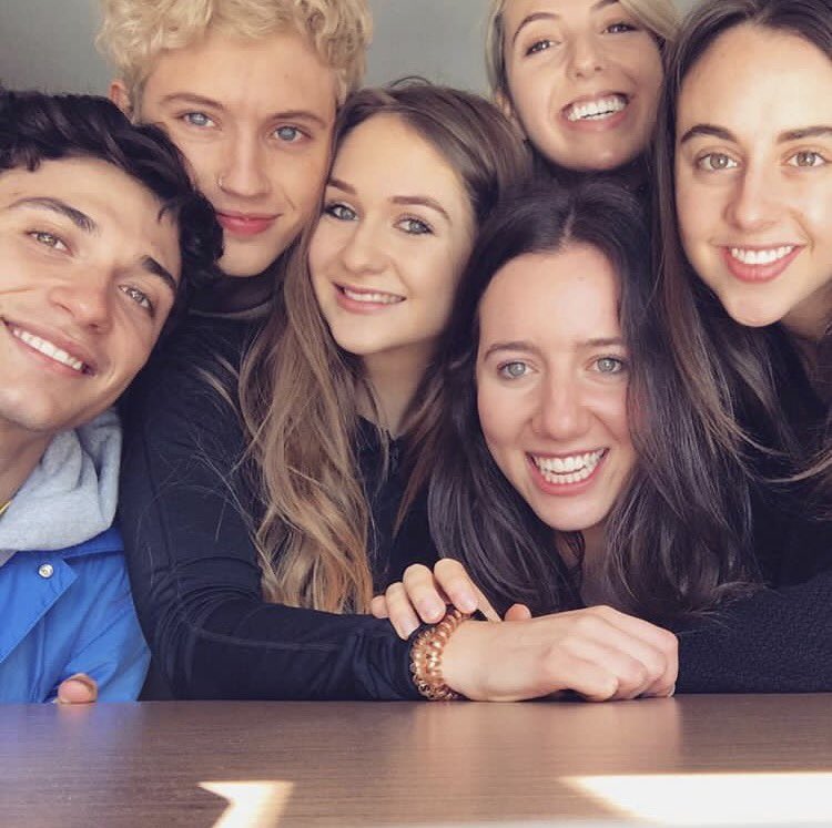 georgesivan95's tweet photo. @kayhorwitz on Instagram "Cheesy smiles 🤗 #gangsbacktogether"
@TroyeSivan @gwynethpaltbro @kerrijessicaa https://t.co/meDaGsiFQ1