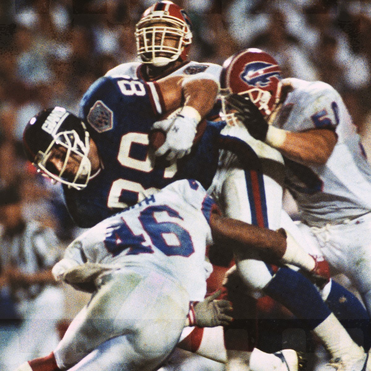 nflmx's tweet photo. Duelo de SB en Tampa. Ante 73 813 asistentes, duelo cerrado entre @Giants y @buffalobills. ¿Quién se llevó el trofeo a casa?🏆🤔 #NFLRetro https://t.co/em48Ib59PI