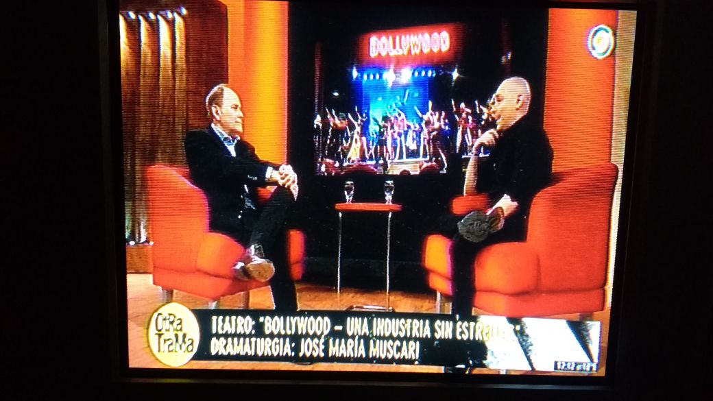 narda_colo's tweet photo. Hermosa nota de @osvaldo_quiroga. a  @muscarijoseok , hablando de @Bollywood_OK , @extinguidas, @CasaValentinaOk y @FalladasOficial 😘 https://t.co/WBmkZG7FwG